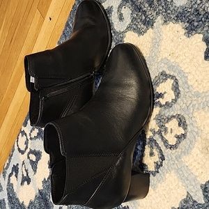 Aravon Ankle Boots